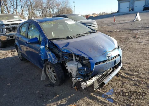 2012 Toyota Prius C Four z USA, uszkodzony, nr VIN JTDKDTB30C1015652